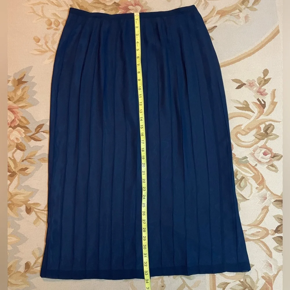 Classic navy blue skirt by Norton McNaughton Petite 16P - Picture 6 of 7